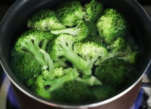 prepare broccoli microgreens