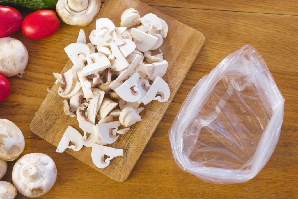 Clean sliced button mushrooms ready to be used.