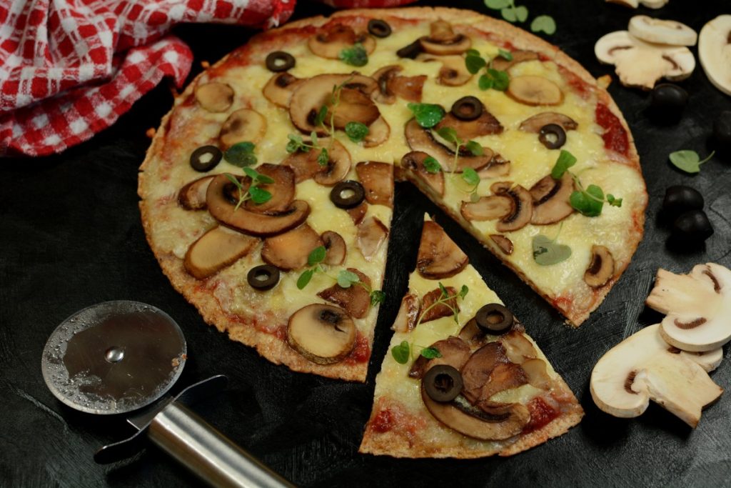 Button mushrooms as a pizza topping